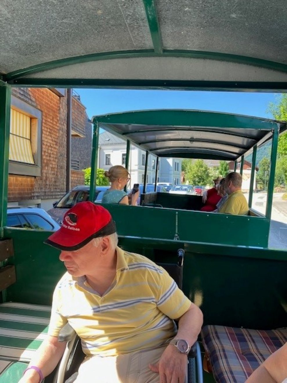 und die Bewohnerinnen und Bewohner...