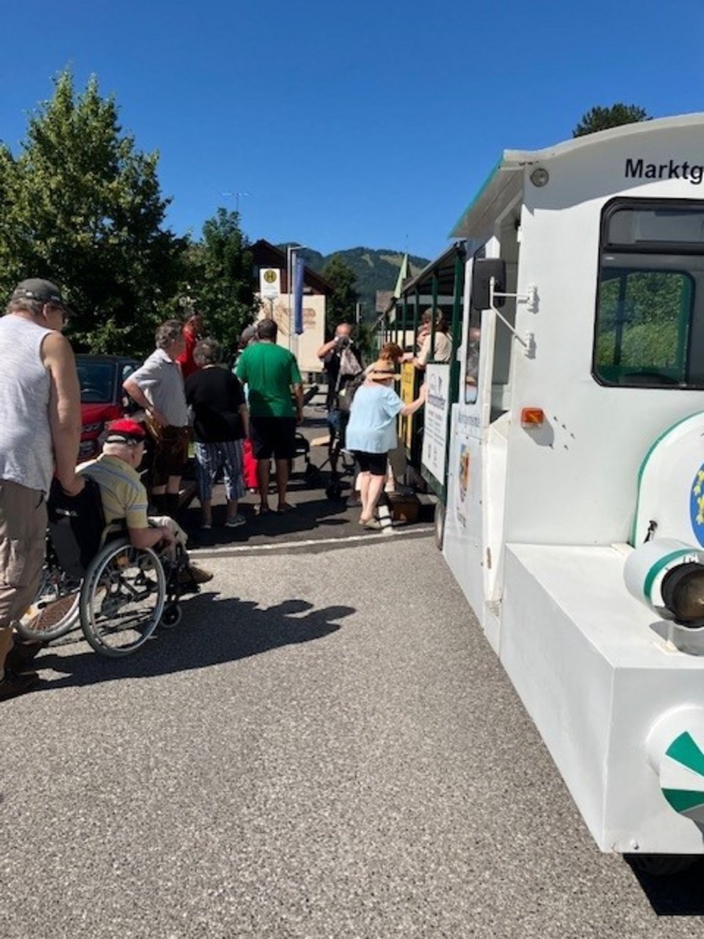 die Fahrt mit dem Bummelzug...