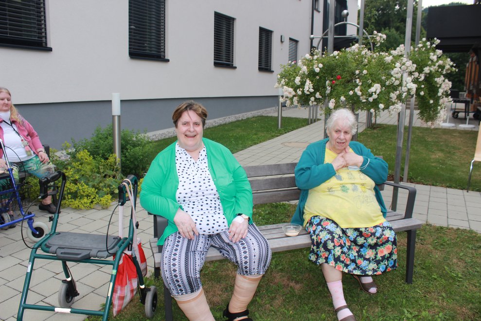 Musikabend im Rosengarten mit Stockbrot