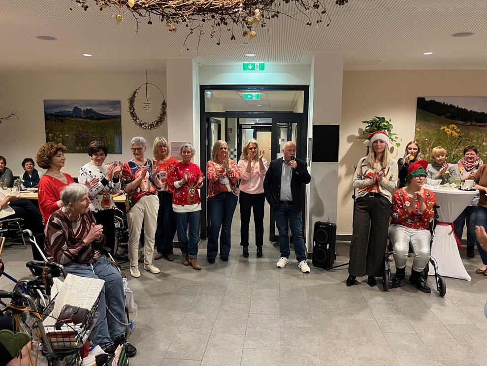 Alle Models am Ende der Modenschau für den Schlussapplaus