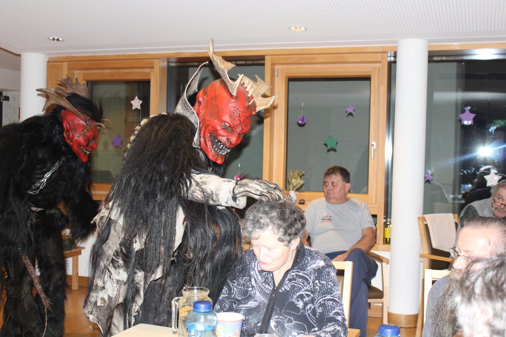 wurden besucht und von den Krampussen...
