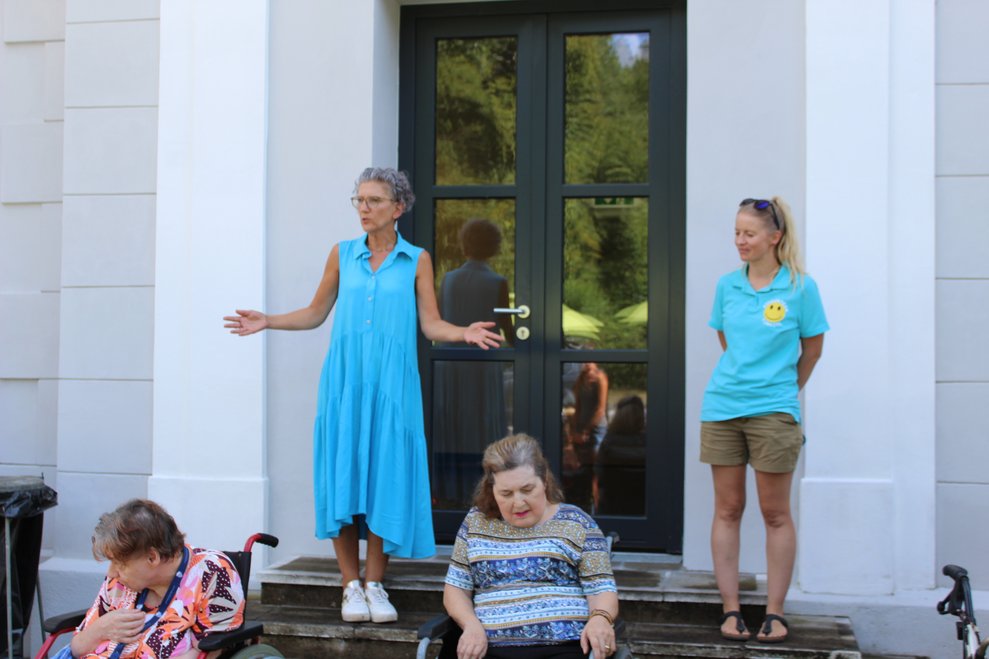 Nach der Eröffnung, durch Direktorin Ulrike Scheuher,...