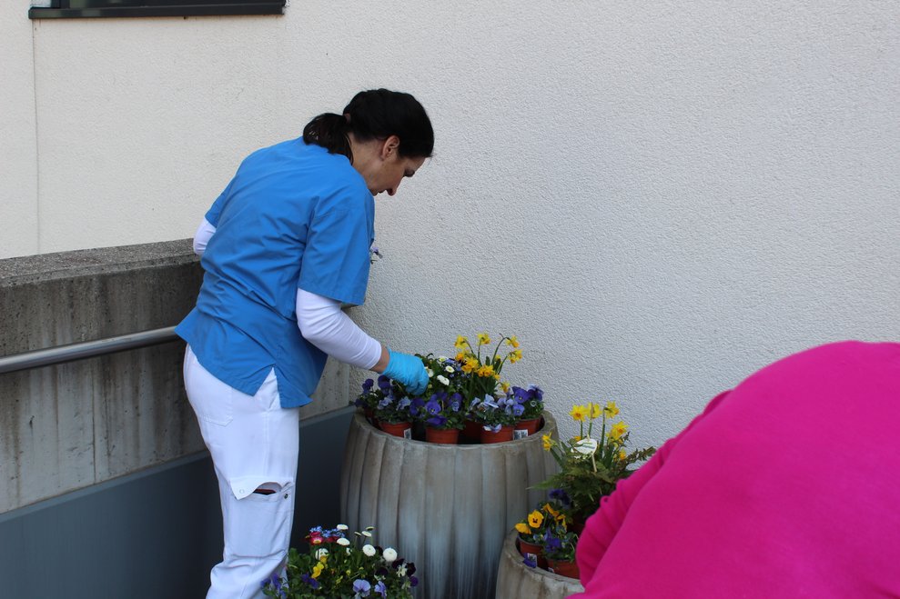 Mit Hilfe unserer fleißigen Mitarbeiterinnen...