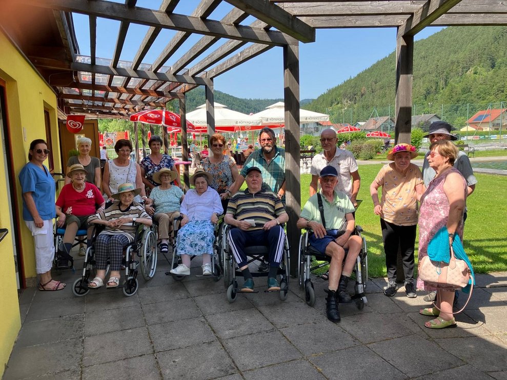 Nach einem fröhlichen Gruppenfoto...