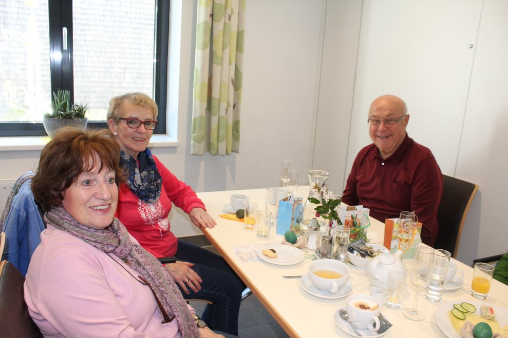 Gäste des Osterfrühstücks