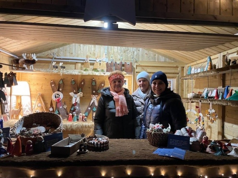 und unsere ehrenamtlichen Mitarbeiterinnen,...