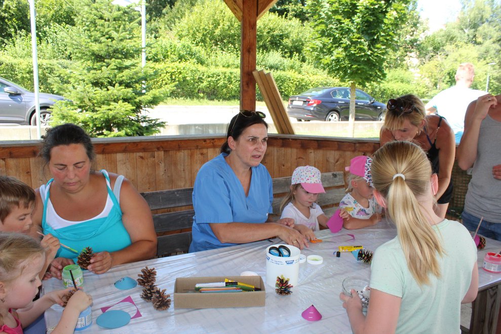 Denn neben der Bastelstation, bei der ein Igel aus "Bockerl"
