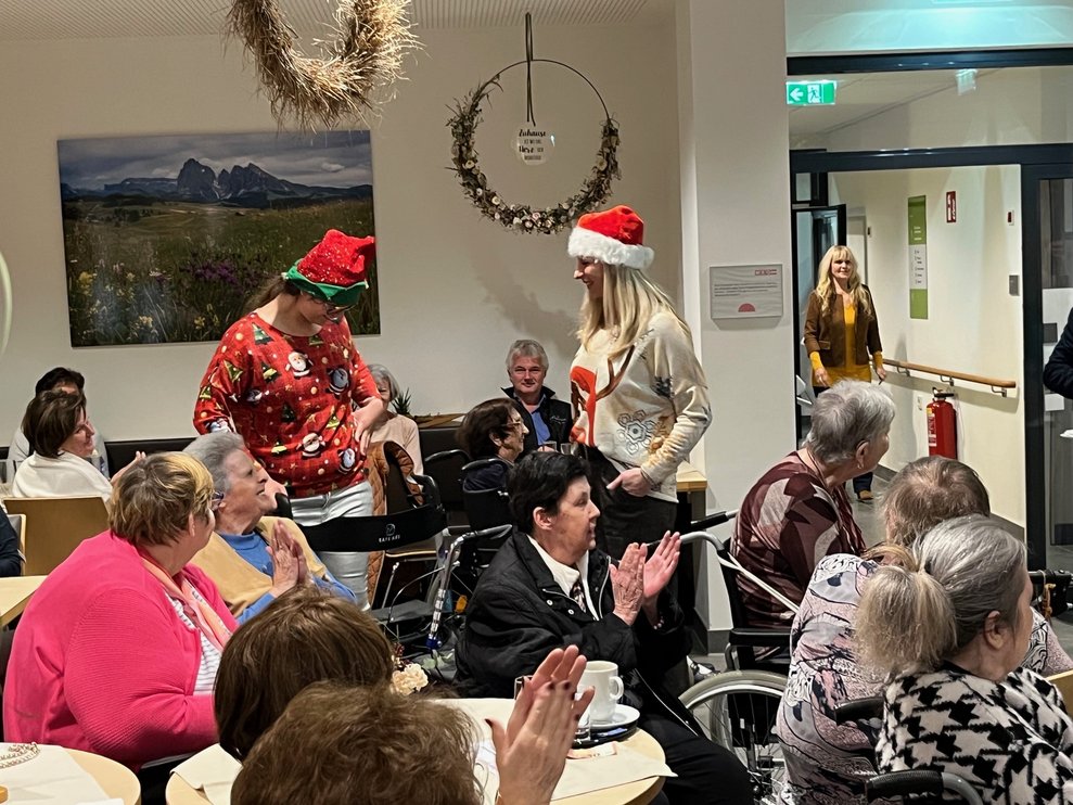 Models präsentieren sich den Gästen