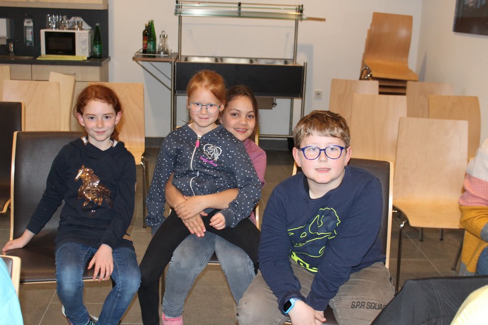 Auch die Kinder der Nachmittagsbetreuung in der Volksschule kamen,...