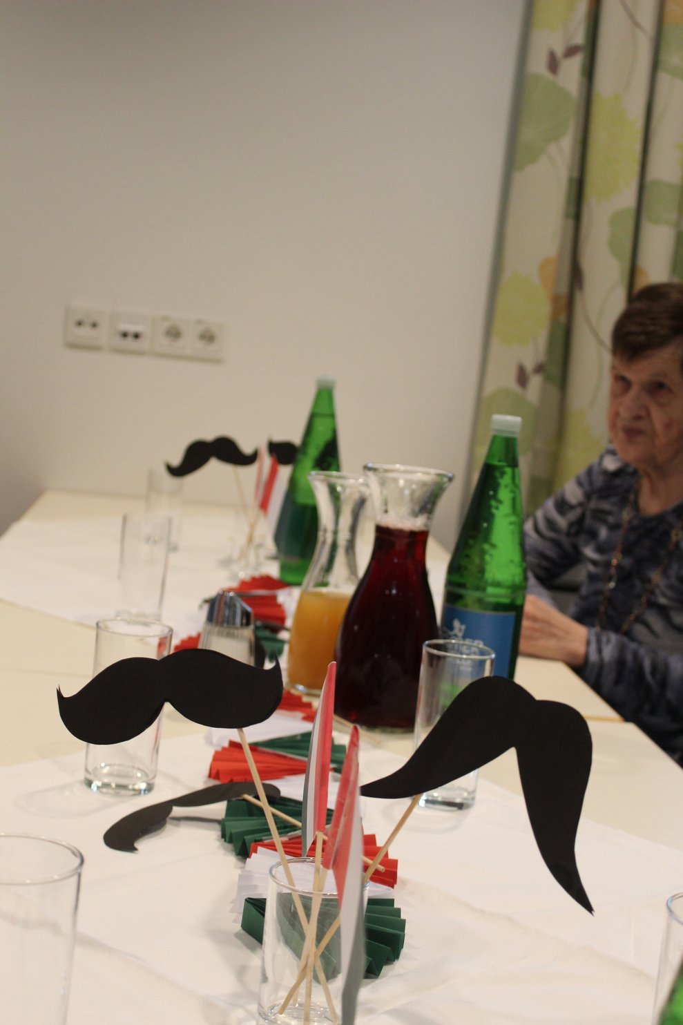 die unsere Bewohnerinnen und Bewohner gebastelt haben,...