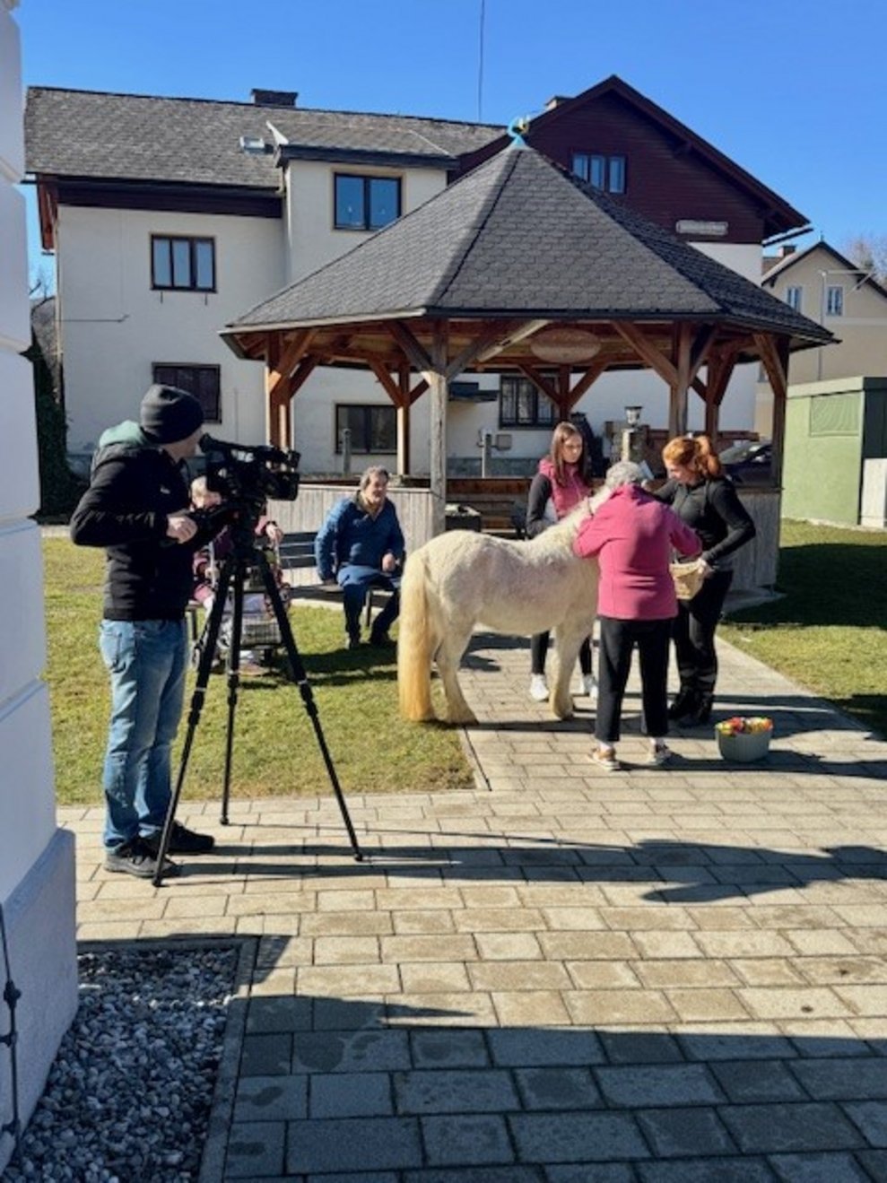 Jedoch wurden die Kontakte zwischen Mensch...