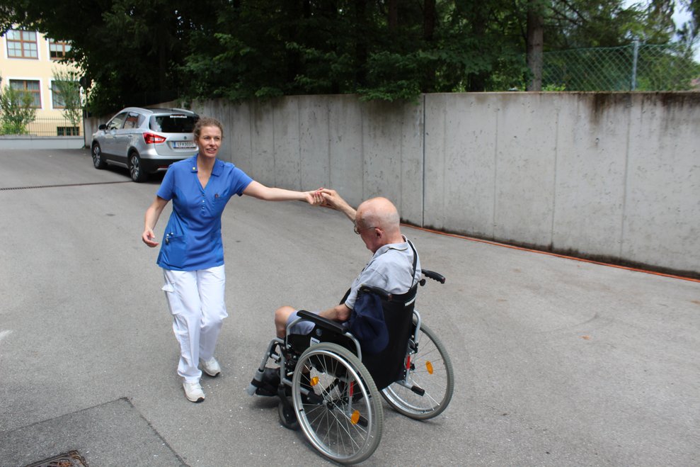 Mitarbeiterinnen und Mitarbeiter...