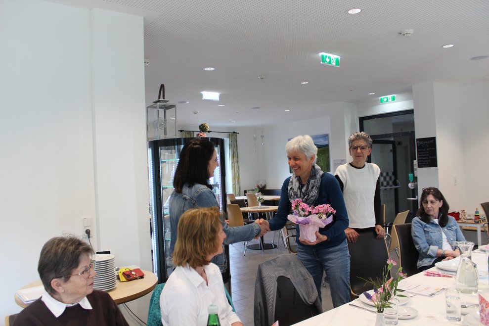 und freute sich über die Anerkennung für ihre freiwillige Arbeit.