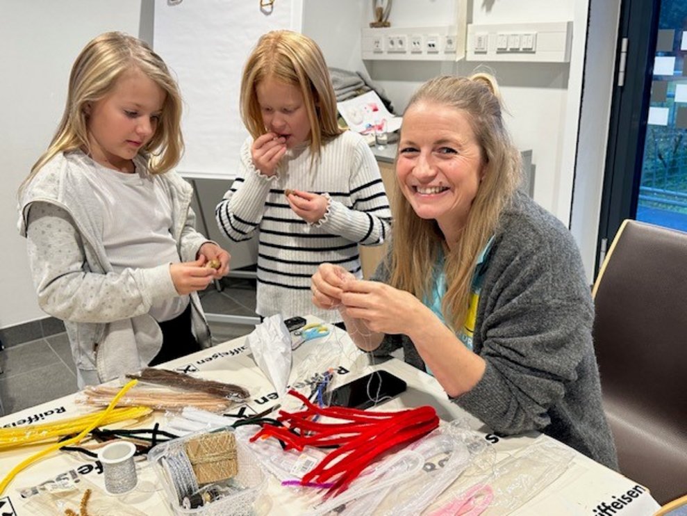 unter Anleitung und Mithilfe des Kinderteams...