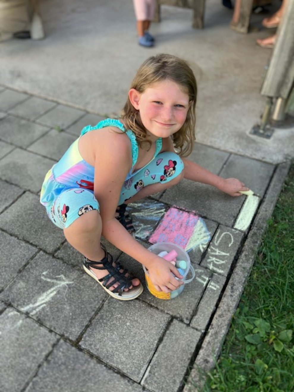 oder beim kreativen Straßenkreidemalen aus.