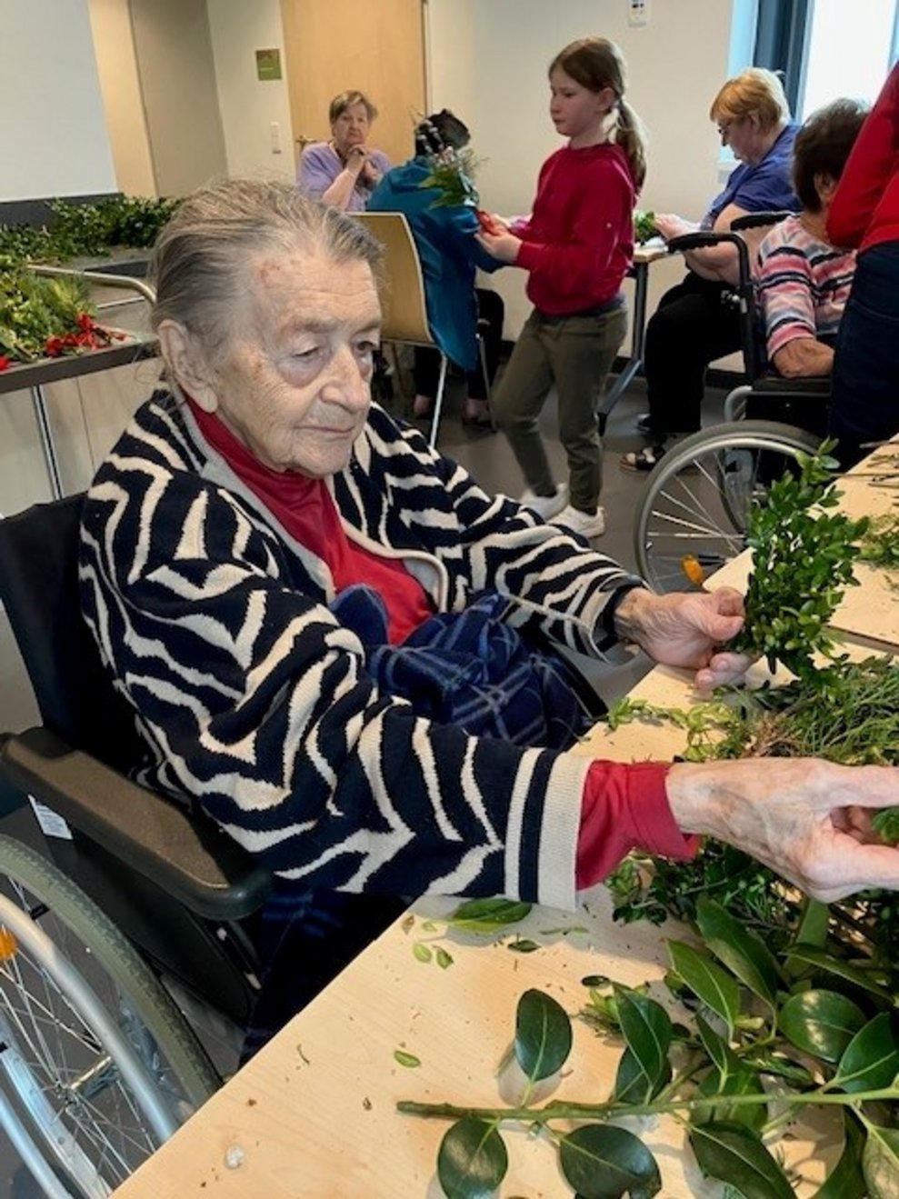 Beim traditionellen Palmbuschen binden...