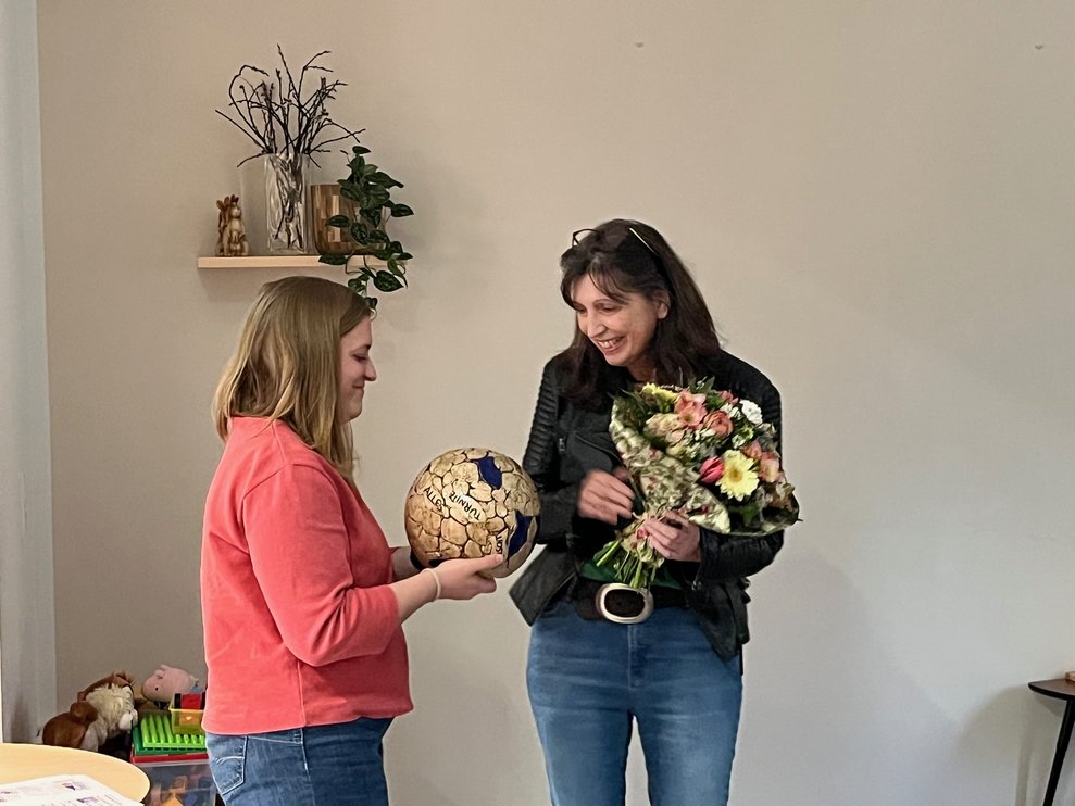 Auch die Bewohnerinnen und Bewohner machten Maria mit ihrem Geschenk viel Freude.