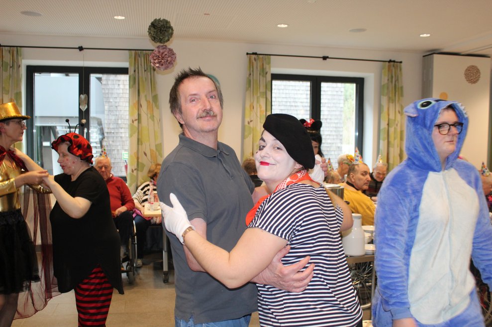 um auch alle Anderen für Tanzeinlagen zu stärken.