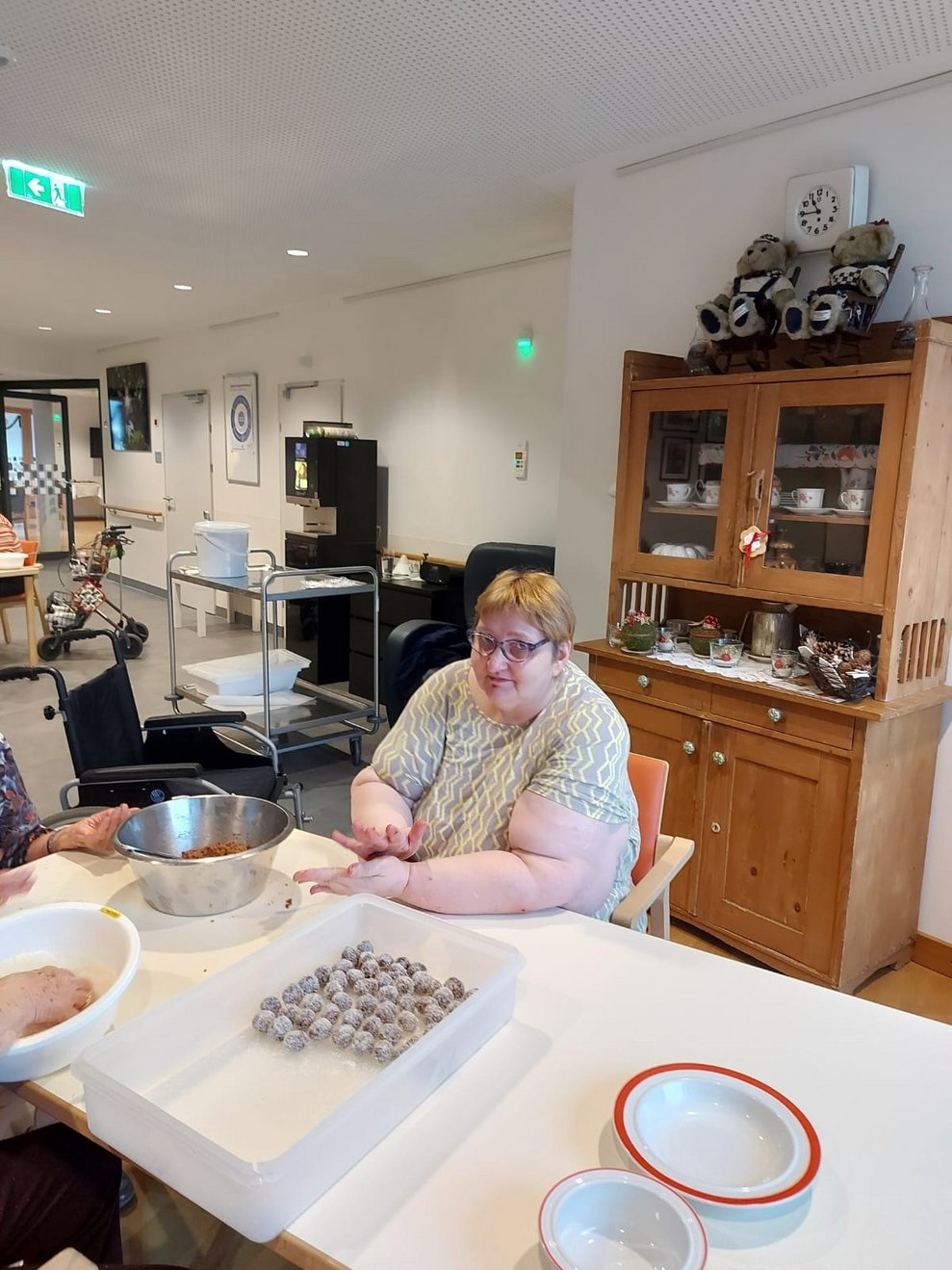 roch es in den Aufenthaltsräumen der Wohngruppen...